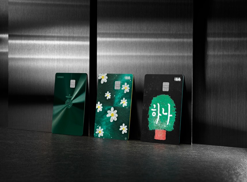 지드래곤 한정판 카드 3종. / 하나카드 제공