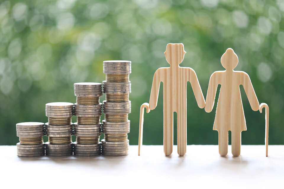 최근 국민연금이 높은 수익률을 기록하며 기금 고갈 시점을 늦출 가능성이 제시된 만큼 지속적인 운용 효율화가 세대 간 갈등을 완화하는 계기가 될 수 있다는 전망이 나온다. /게티이미지뱅크