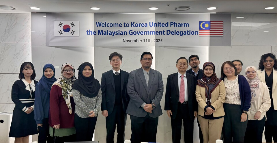 한국유나이티드제약은 지난 11일 유나이티드 역삼빌딩에서 말레이시아 정부 대표단을 맞이했다. 이번 말레이시아 정부 대표단에는 말레이시아 보건부를 비롯해 과학기술혁신부, 식약처, 투자청 소속 10명이 참석했다. /한국유나이티드제약 제공