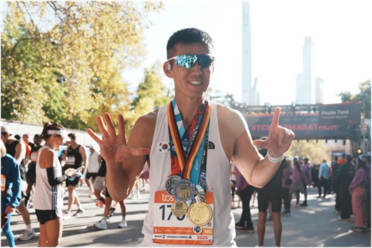 샥즈 브랜드 앰버서더인 가수 션은 스포츠 활동과 사회공헌을 이어가며 샥즈가 러닝 문화 확산에 기여하고 있다는 브랜드 이미지를 공고히 했다./샥즈 코리아