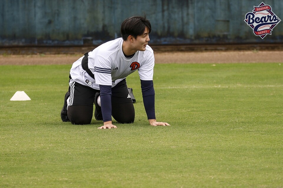 두산 선수단이 러닝 훈련을 진행하고 있다. /두산 베어스 제공