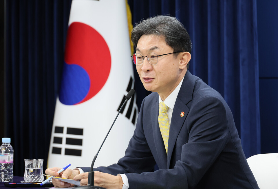 이억원 금융위원장이 12일 서울 종로구 정부서울청사에서 출입기자단 월례 간담회를 하고 있다. /사진=연합뉴스