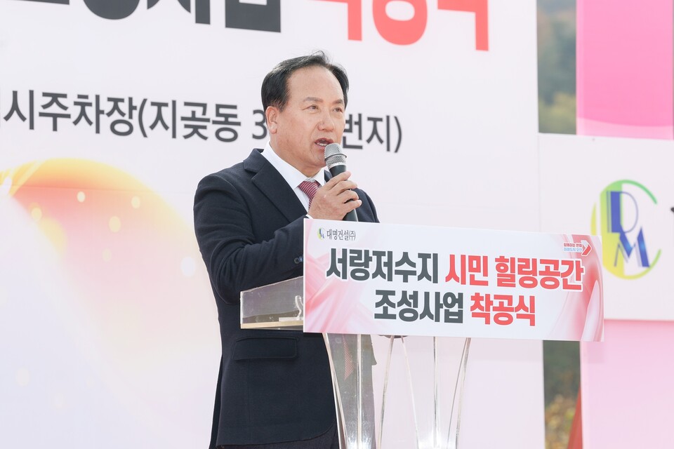 이권재 시장은 “경관조명과 데크로드, 음악분수대가 완성되면 명실상부 경기도 내 대표 관광명소로 자리 잡게 될 것”이라며 “서랑저수지가 27만 오산시민은 물론 전국 각지에서 찾아오는 대표적 명소가 될 것”이라고 말했다./ 오산시 제공