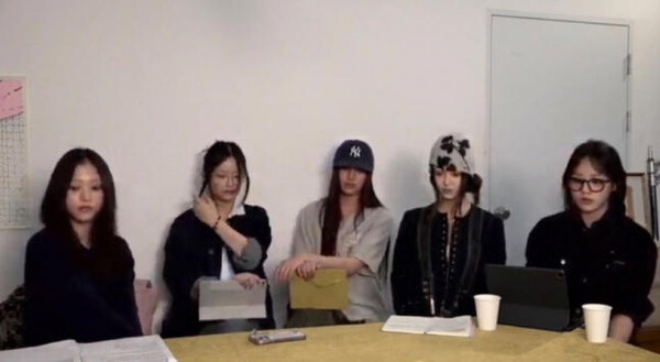 생방송 중인 뉴진스. /nwjns 채널 캡쳐