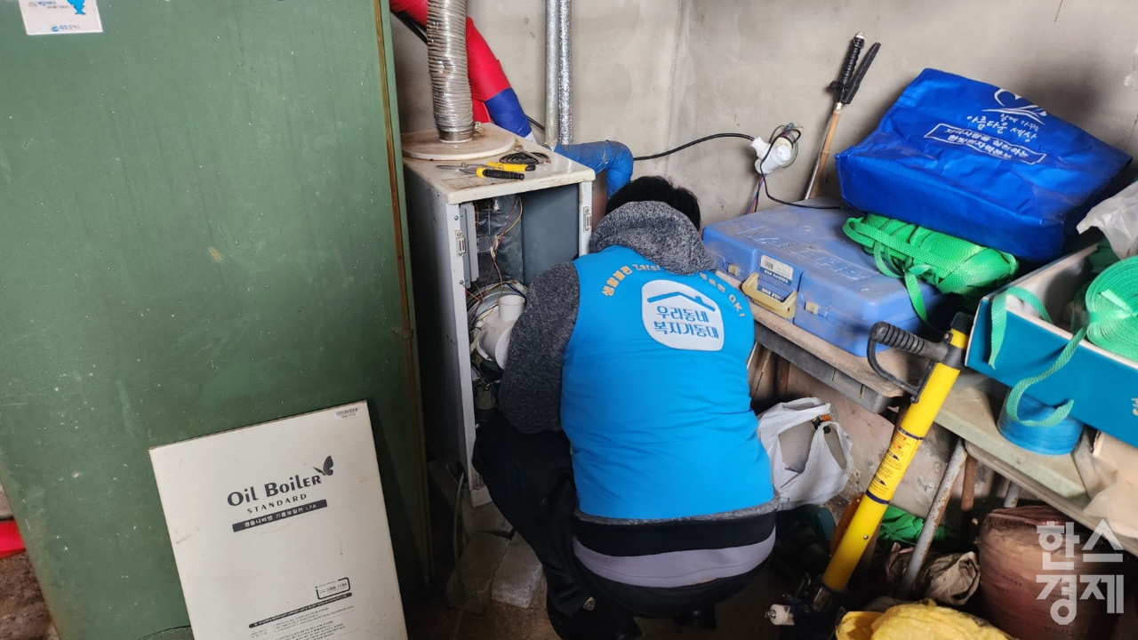 ▲우리동네 복지기동대 보일러 수리 (사진=전남도)