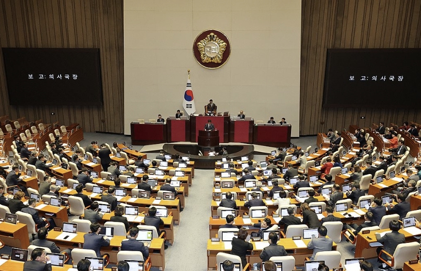 내란 중요임무 종사 혐의로 구속 영장이 청구된 국민의힘 추경호 의원에 대한 체포동의안이 13일 국회 본회의에서 보고되고 있다./연합뉴스