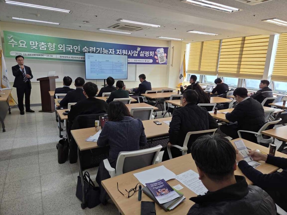 정장선 평택시장은 “이번 설명회를 통해 관내 기업들이 필요한 숙련 외국인 인력을 원활하게 확보하길 바란다”며 “앞으로도 비자 취득자들의 정착 지원과 애로사항 청취 등 실질적 지원에 더욱 힘쓰겠다”고 밝혔다./ 평택시 제공