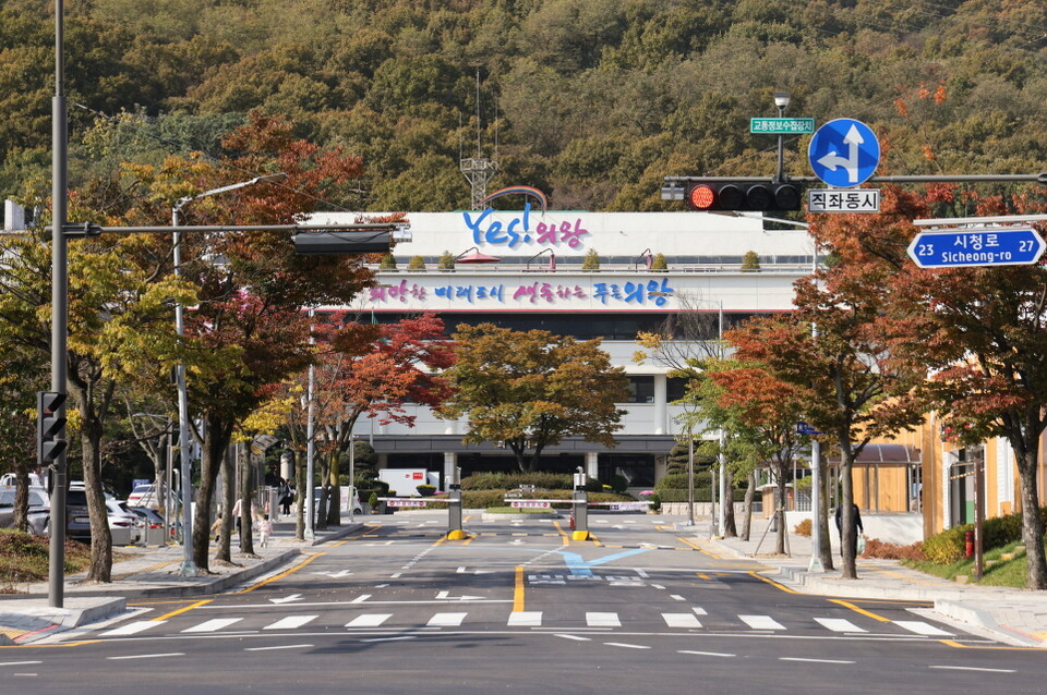 의왕시(시장 김성제)가 ‘2025년 녹물 없는 우리 집 수도관 개량 사업’의 변경 공고를 통해 노후 수도관 교체 지원 대상을 사회복지시설까지 확대한다고 밝혔다./ 의왕시 제공