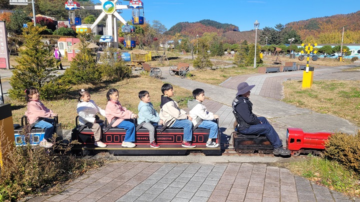 에스알이 어린이들의 철도 테마파크 체험 활동을 지원하기 위해 ‘ESG, 추추파크로 떠나요’ 행사를 열었다./에스알