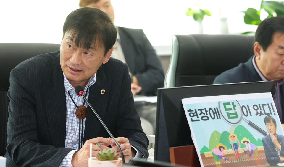 경기도의회 농정해양위원회 서광범 의원(국민의힘, 여주1)이 13일 열린 경기도농수산진흥원 행정사무감사에서 “현장이 답”이라며 도 농정 전반의 구조적 문제를 정면으로 지적하고 과감한 개선을 촉구했다./ 경기도의회 제공
