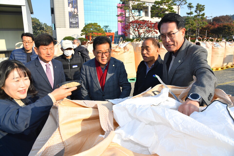 2025년산 공공비축미곡 건조벼 첫 매입. 사진=울주군