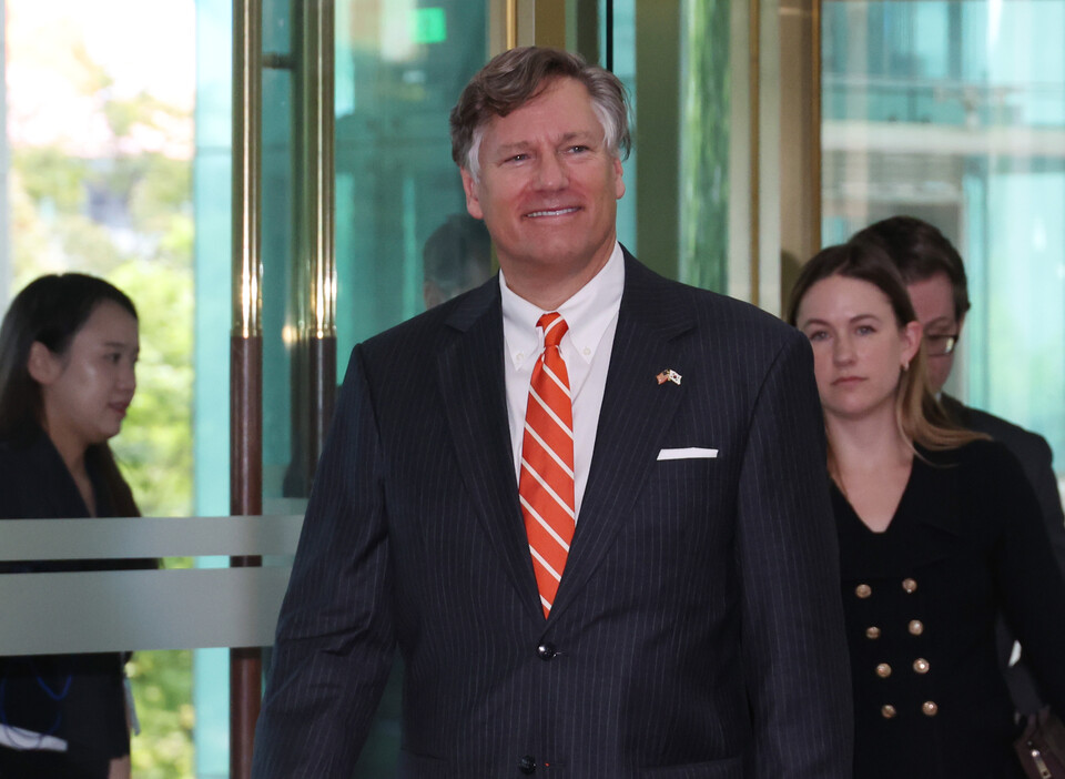 크리스토퍼 랜도 미 국무부 부장관이 지난 9월 조현 외교부 장관과의 면담을 위해 정부서울청사 별관에 위치한 외교부를 방문하고 있다./연합뉴스