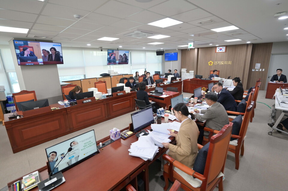 문형근 위원장은 “이번 행정사무감사에서 드러난 미흡 사항들이 즉각적으로 정비돼야 도민이 신뢰할 수 있는 도정이 된다”며 “여가교위는 앞으로도 도민 중심의 정책 환경을 만드는 데 최선을 다하겠다”고 말했다./ 경기도의회 제공