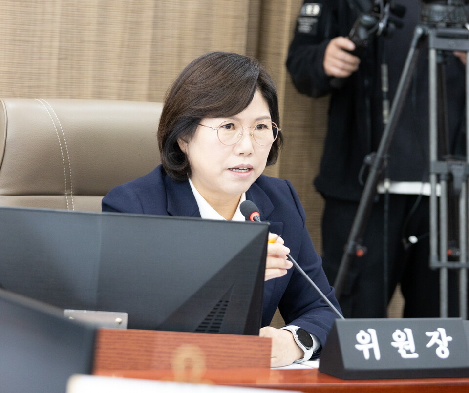 경기도의회 교육행정위원회 이애형 위원장(국민의힘, 수원10)은 14일 열린 경기도교육청 행정국·운영지원과·안전교육관 대상 2025년도 행정사무감사에서 “학교 유휴공간은 단순히 비어 있는 공간이 아니다”라며 교육청의 명확한 가이드라인 부재를 강하게 지적했다./ 경기도의회 제공