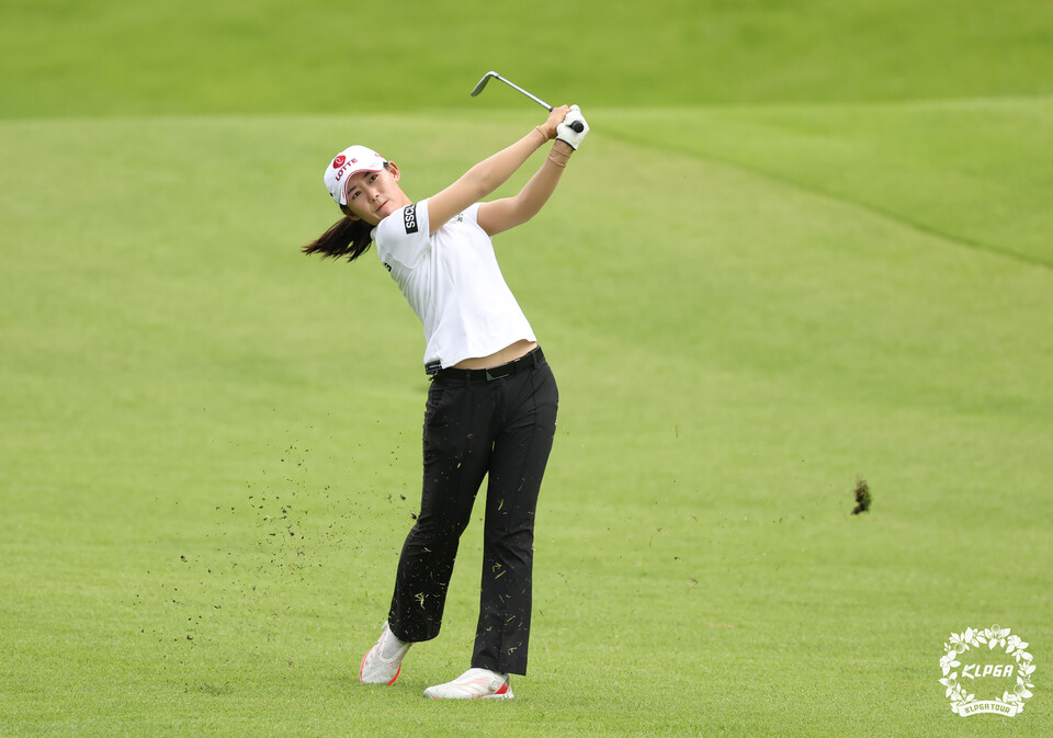 황유민이 샷을 날리고 있다. /KLPGA 제공