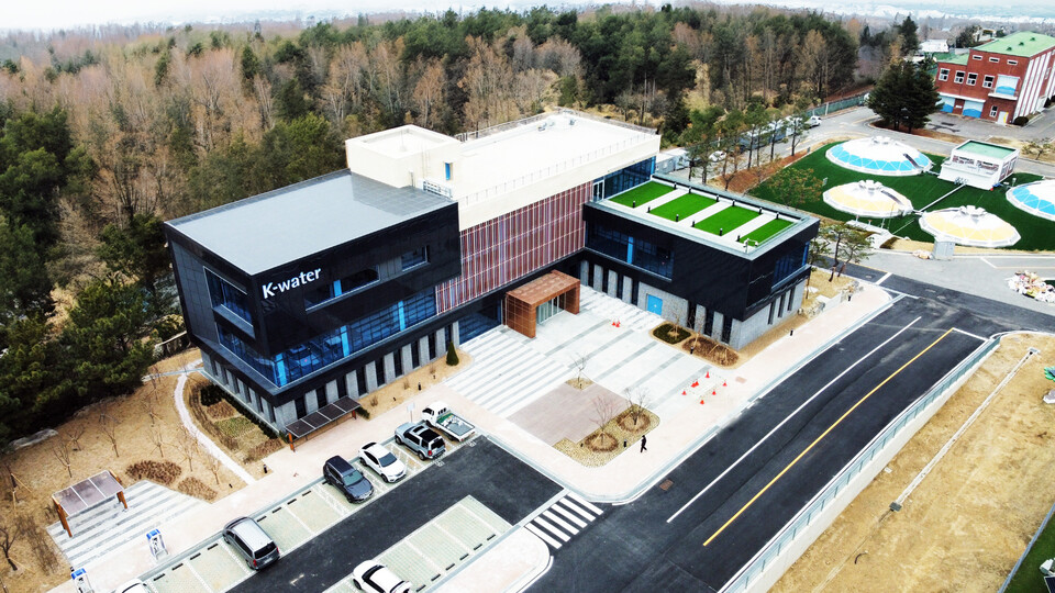 시흥정수장 시공 모습(컬러 BIPV, 76kW)