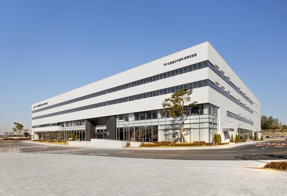 기아 인증중고차 센터 평택 직영점 및 PBV 익스피리언스 센터 외부./기아