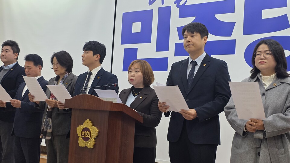 경기도교육청이 자체 제작·배포한 ‘AI 서술‧논술형 평가시스템’ 홍보영상이 교권 비하 논란에 휘말리며 후폭풍이 일고 있다./ 김두일 기자