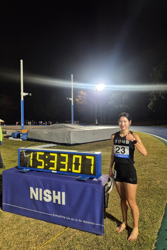 경산시청 직장운동경기부 육상팀 김유진 선수, 여자 5000m 한국신기록 경신. 사진=경산시