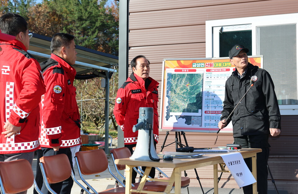의성군,전 읍·면 대상으로 산불 초동대응 강화를 위한 ‘산불 모의진화훈련’ 실시 .사진=의성군 제공