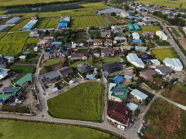 신재생 에너지 설비 보급이 완료된 흥해읍 매산리 전경.. 사진=포항시