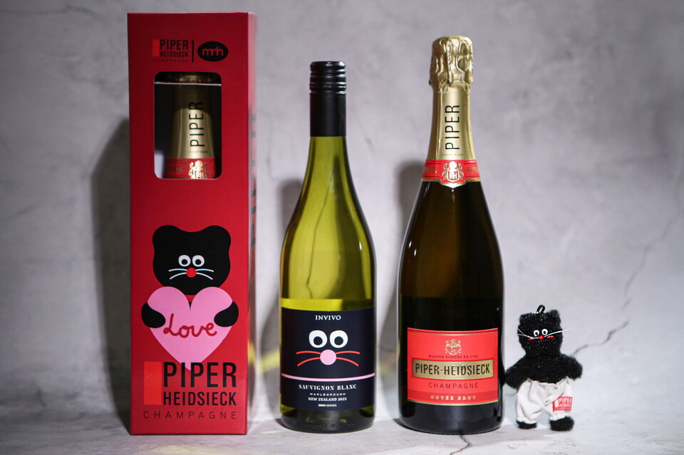 아영FBC가 MNH와 협업한 스페셜 에디션 와인 2종(인비보 소비뇽블랑, 파이퍼하이직 뀌베 브뤼)을 출시한다./아영FBC