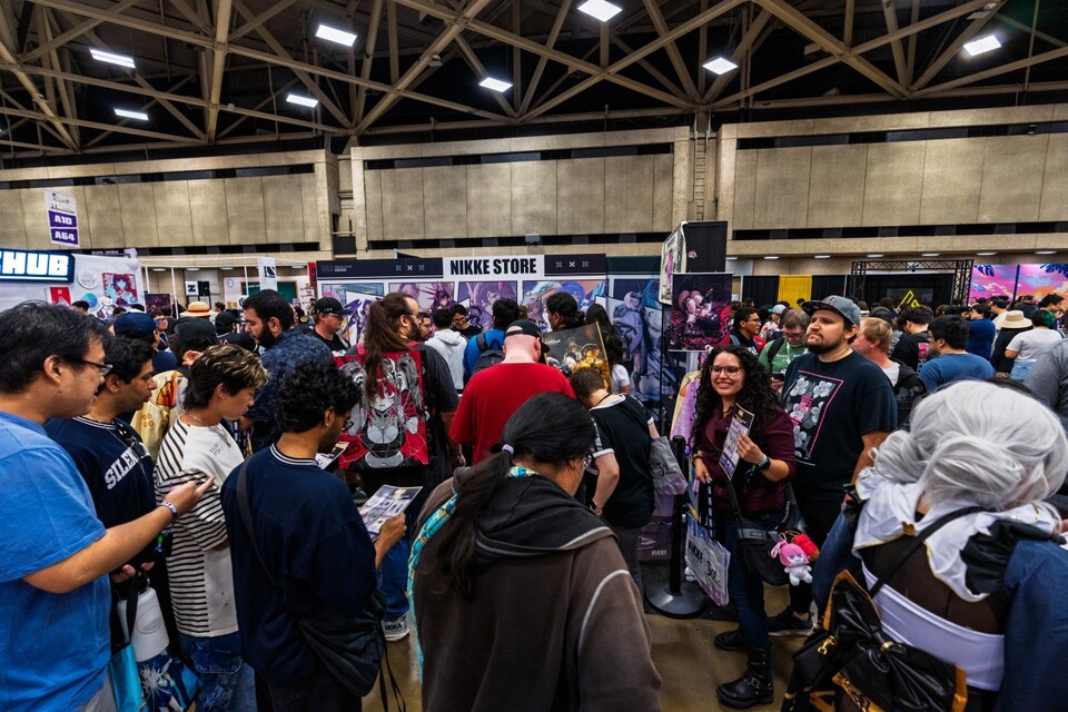 애니메 임펄스 댈러스 2025에 참가한 '승리의 여신: 니케' 부스./레벨 인피니트