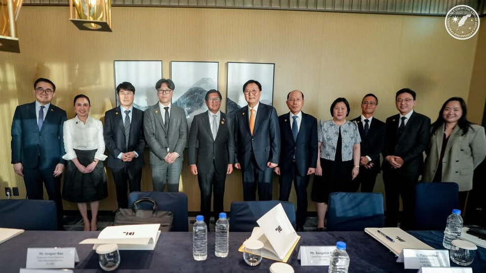 DL이앤씨는 박상신 대표 등 주요 경영진이 부산에서 페르디난드 마르코스 주니어 필리핀 대통령과 만나 에너지 및 인프라 사업 협력을 논의했다고 19일 밝혔다./DL이앤씨