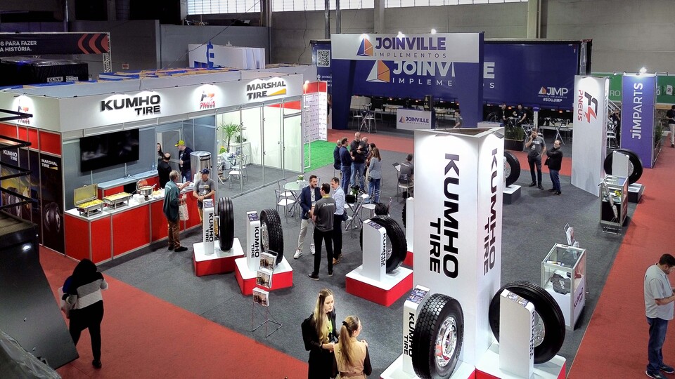 '금호타이어 브라질 TBR(상용차 및 버스용) 박람회 부스'의 모습./금호타이어