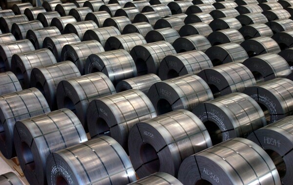 국내 철강업계가 미국의 고율 관세와 수요 둔화 등으로 어느 해보다 힘든 2025년을 보고 있다./연합뉴스