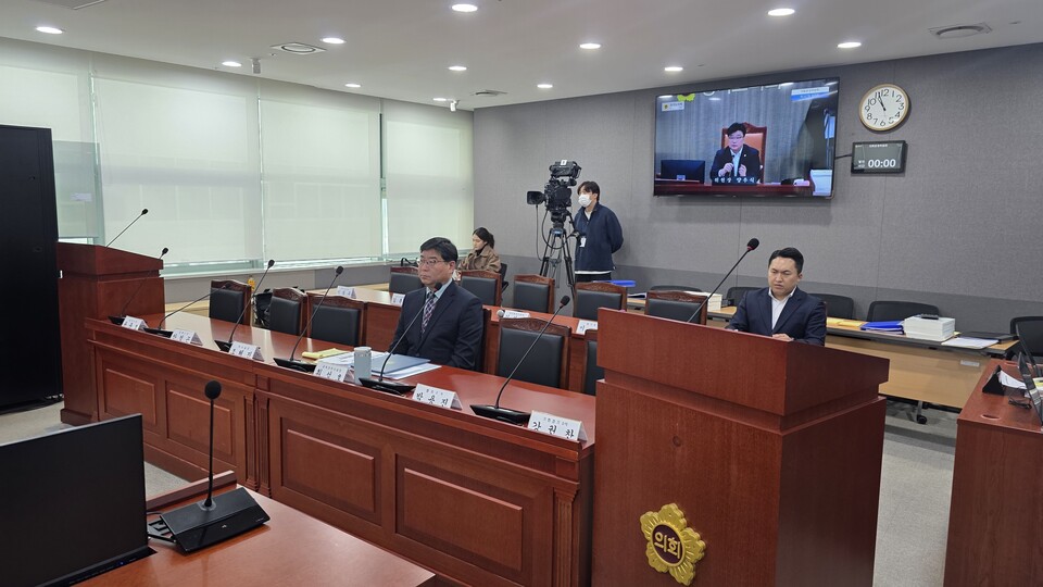 정치권에서는 “정무라인이 움직였다는 것은 지사의 묵인·지시 없이는 불가능하다”며 김동연 지사의 책임론을 제기하고 있다./ 김두일 기자