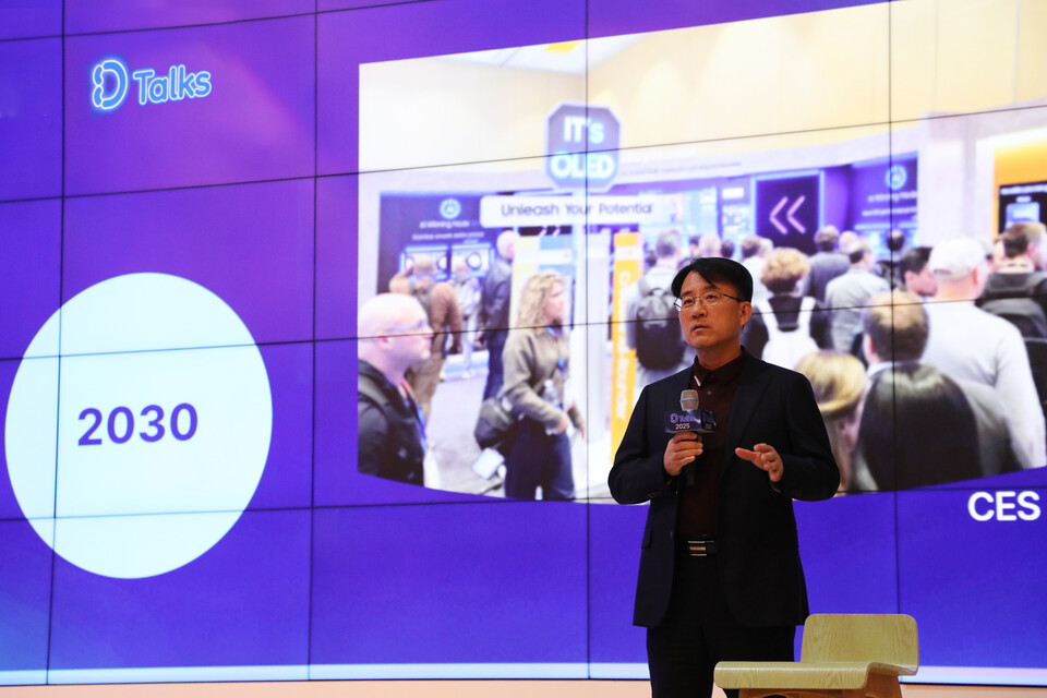 19일 아산캠퍼스에서 열린 삼성디스플레이 사내소통행사에서 이청 사장이 경영현황에 대해 설명하고 있다./삼성디스플레이