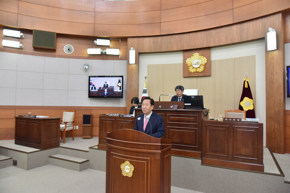 박현국 봉화군수 제276회 봉화군의회 정례회에서 시정연설 .사진=봉화군 제공