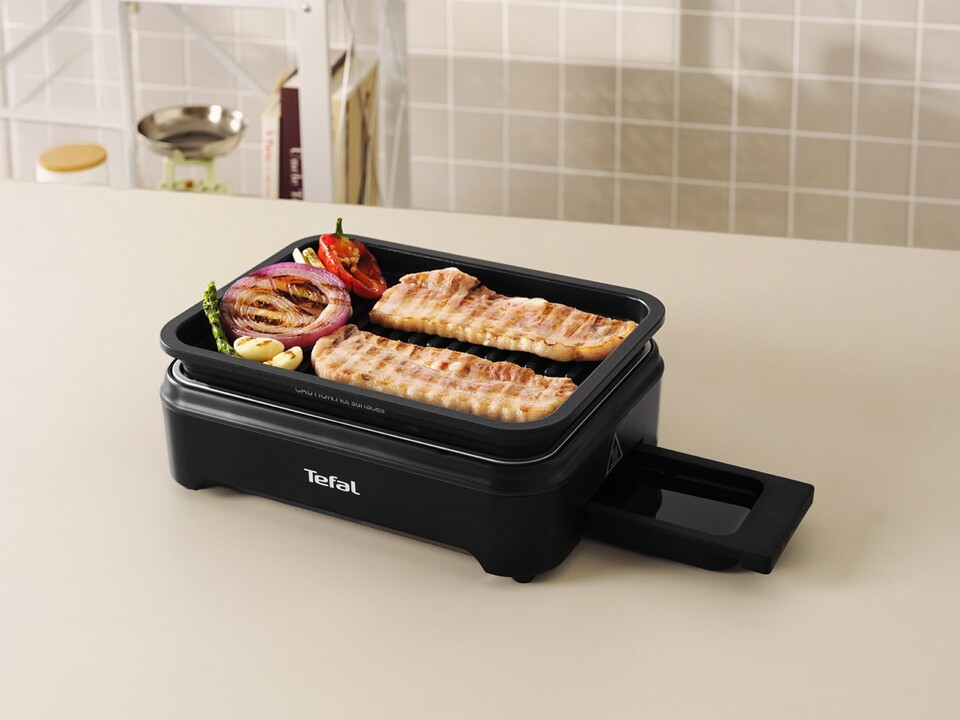 혼자만의 식탁부터 소규모 모임까지 폭넓게 활용할 수 있는 테팔 신제품 ‘미니 그릴’./테팔