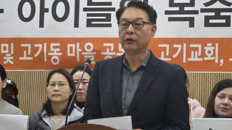 강웅철 경기도의원은 “892세대 개발보다 아이들 생명이 우선이며, 우회도로 약속을 뒤집고 스쿨존 통행을 강행하는 것은 명백히 위험한 발상”이라며 “경기도가 직접 나서 안전 대책을 마련해야 한다”고 강조했다./ 김두일 기자