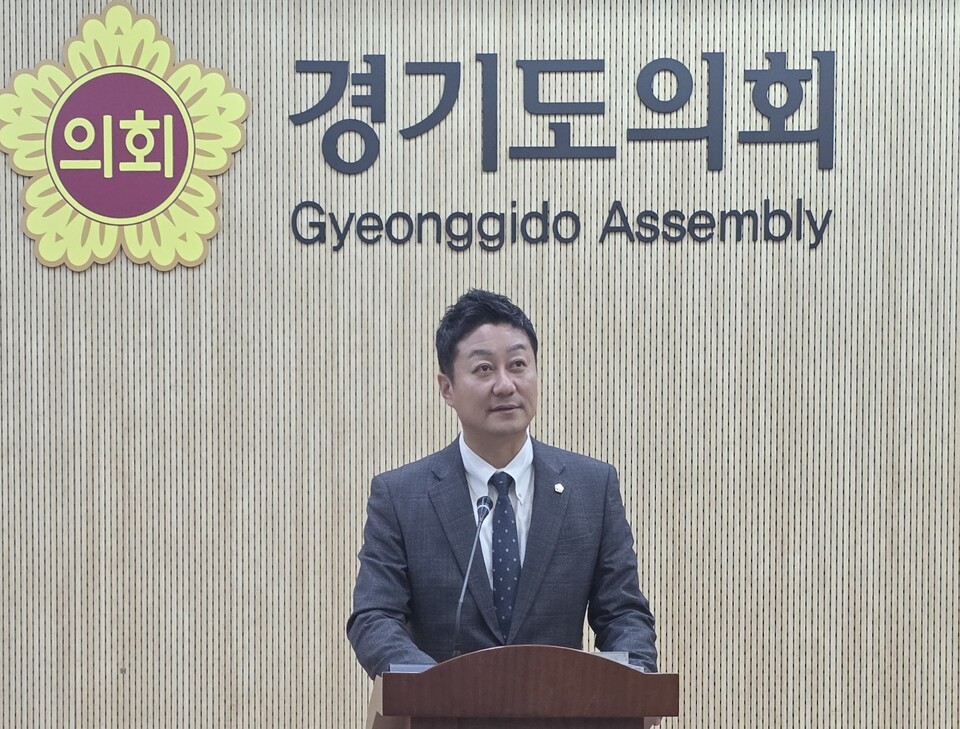 김진경 의장은 “행정사무감사는 의회의 헌법적·법정 권한”이라며 “정무라인의 조직적 불출석은 지방자치의 근간을 흔드는 중대 사안”이라고 지적했다./ 김두일 기자