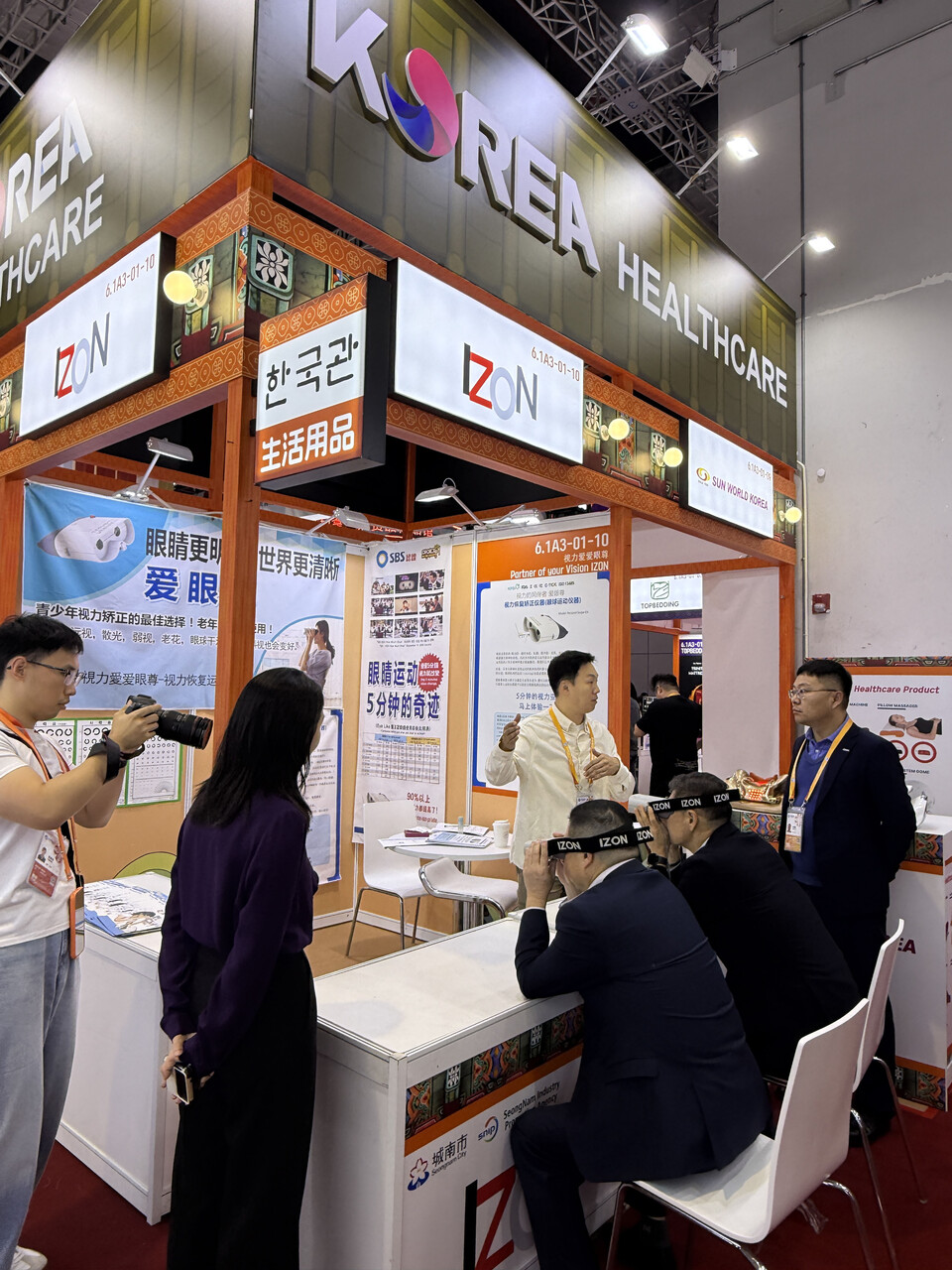 성남시(시장 신상진)는 지난 11월 5일부터 10일까지 중국 상하이에서 열린 ‘제8회 중국 국제수입박람회(CIIE 2025)’에 성남관을 설치·운영해 총 2,622만 달러(약 382억원)의 수출상담 실적을 거뒀다고 21일 밝혔다./ 성남시 제공