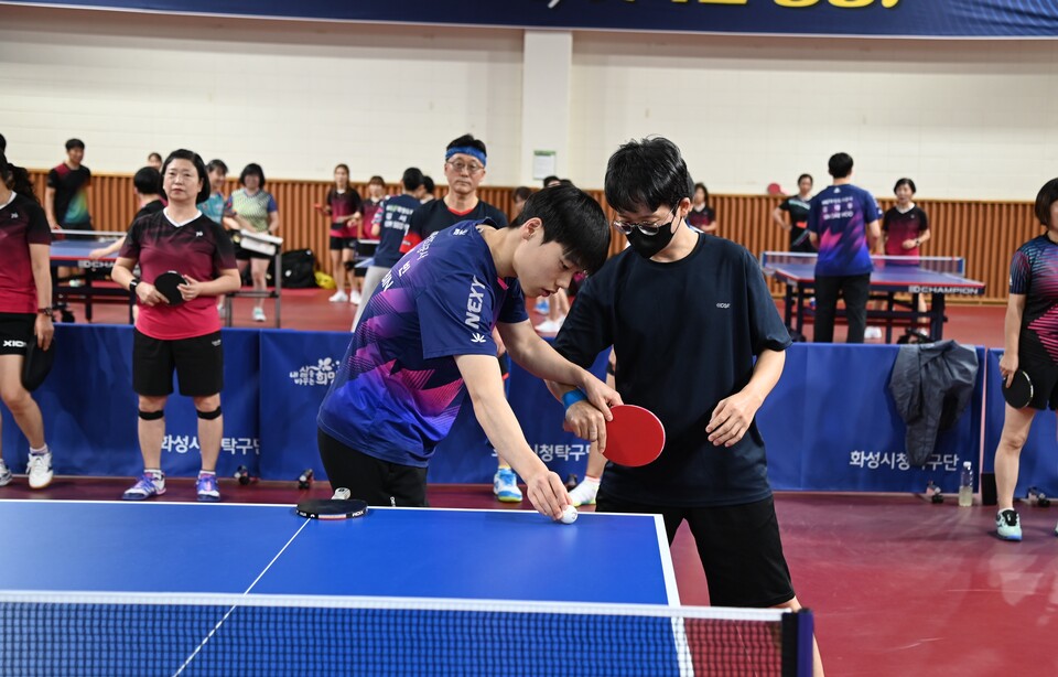 화성도시공사(사장 한병홍) 탁구단이 화성특례시 시민 대상 재능기부 프로그램을 성공적으로 마쳤다./ 화성도시공사 제공