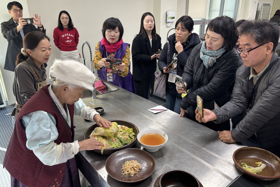 광주광역시는 1박2일 체류형 미식 관광상품인 ‘김치가 예술인 게미진 광주여행’ 출시(12월 5일)를 앞두고, 20~21일 이틀간 미식·여행 전문기자를 초청해 사전 팸투어를 진행했다. /사진=광주광역시