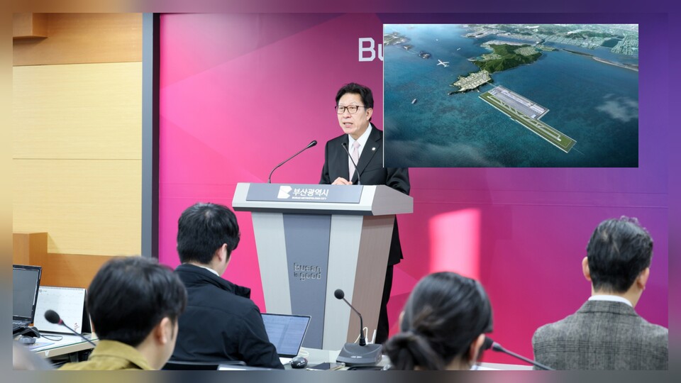 박형준 시장,  가덕도신공항 부지조성공사 입찰방침 결정에 대한 부산시의 입장 브리핑 모습. 사진=부산시