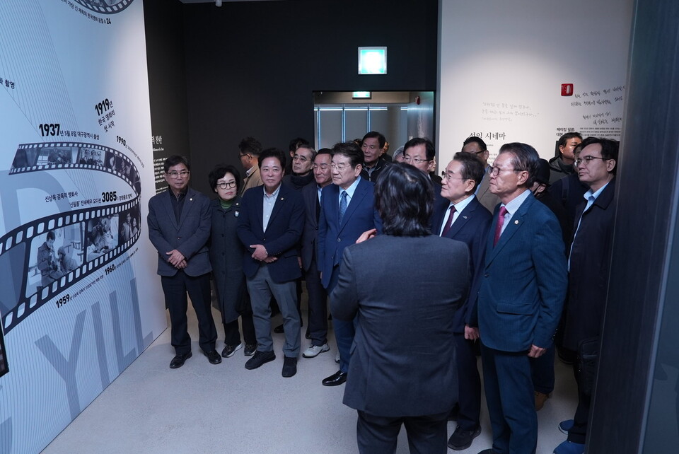 시설 내부 관람. 사진=영천시