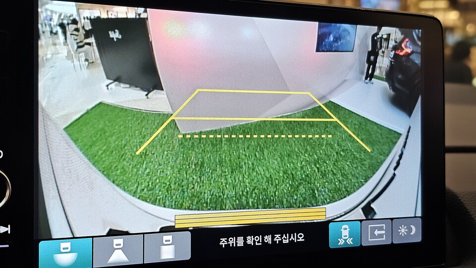 혼다 '뉴 CR-V 하이브리드'의 '크로스 트래픽 모니터(CTM)'의 모습./곽호준 기자