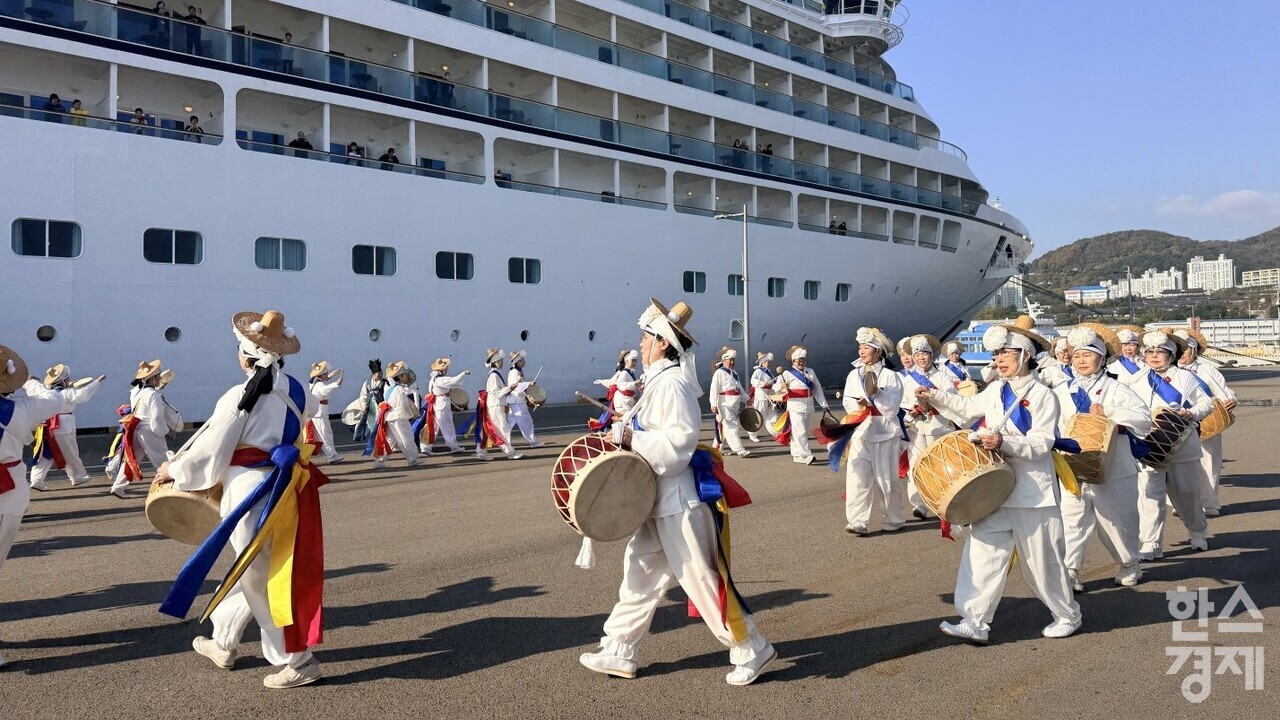 ▲21일 일본 크루즈 '미츠이 오션 후지'호 여수항 입항 (사진=여수광양항만공사)