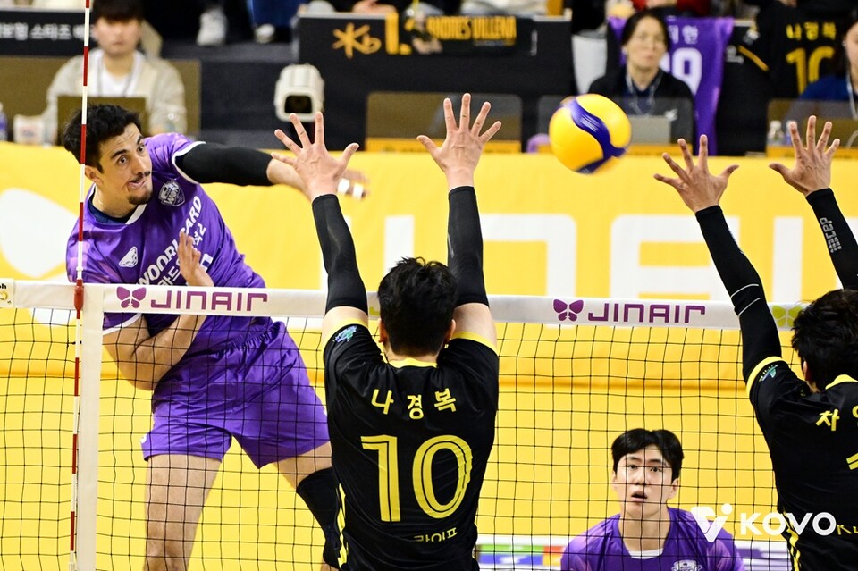 아라우조가 공격을 시도하고 있다. /KOVO 제공