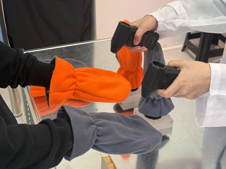 고어텍스 방풍 체험 모습. /고어코리아 제공