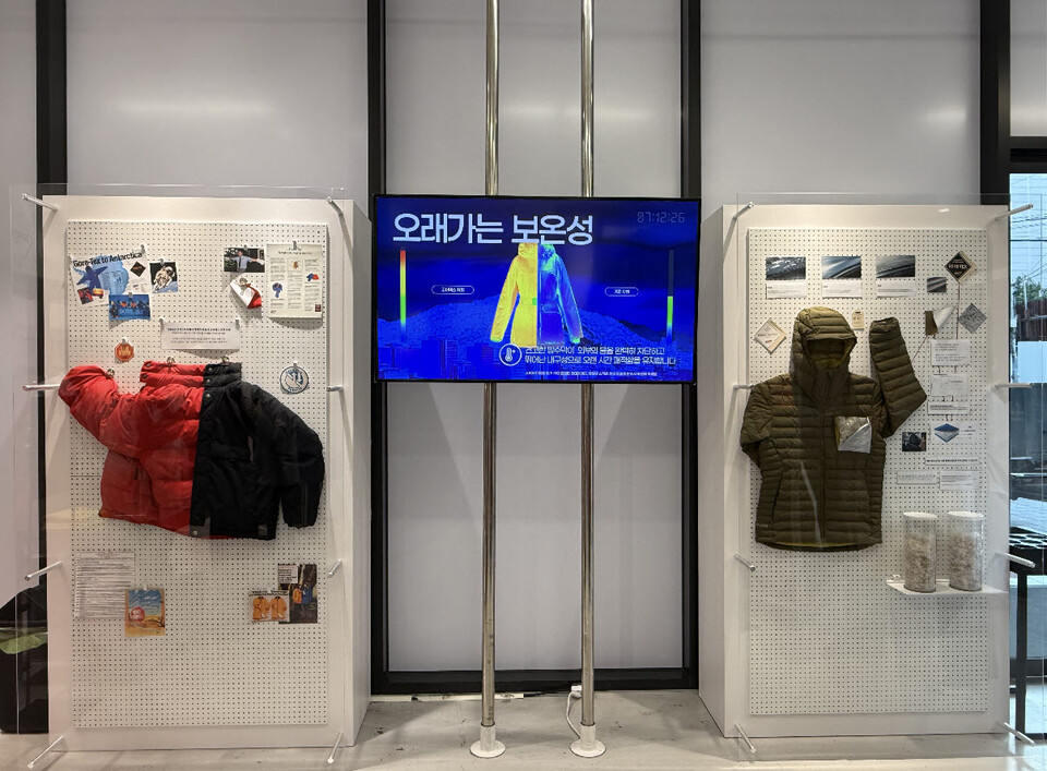 고어텍스 브랜드 따뜻함 연구소 체험형 팝업 스토어 내 제품 해부도&아카이빙 전시 모습. /고어코리아 제공