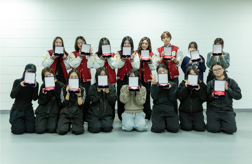 용인문화재단(이사장 이상일)이 23일 공생광장에서 열린 ‘2025 용인문화재단 장학사업 수료식’을 성황리에 마무리했다./ 용인문화재단 제공