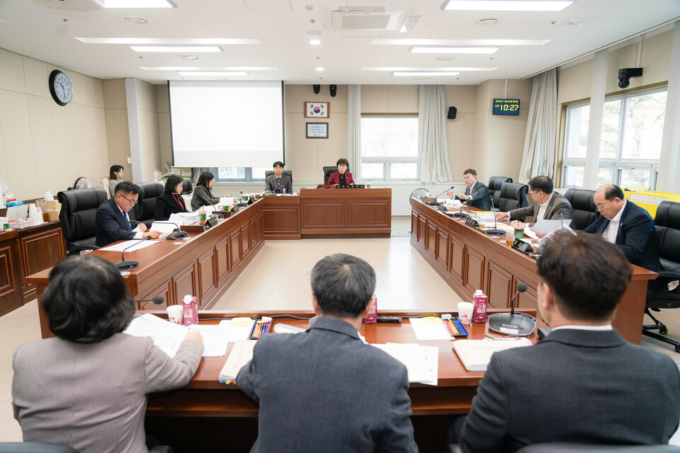 용인특례시의회 문화복지위원회(위원장 김상수)는 20일 제246회 정례회 행정사무감사 4일차 일정으로, 청소년·장학·문화·스포츠·장사시설 운영 전반을 점검했다./ 용인특례시의회 제공