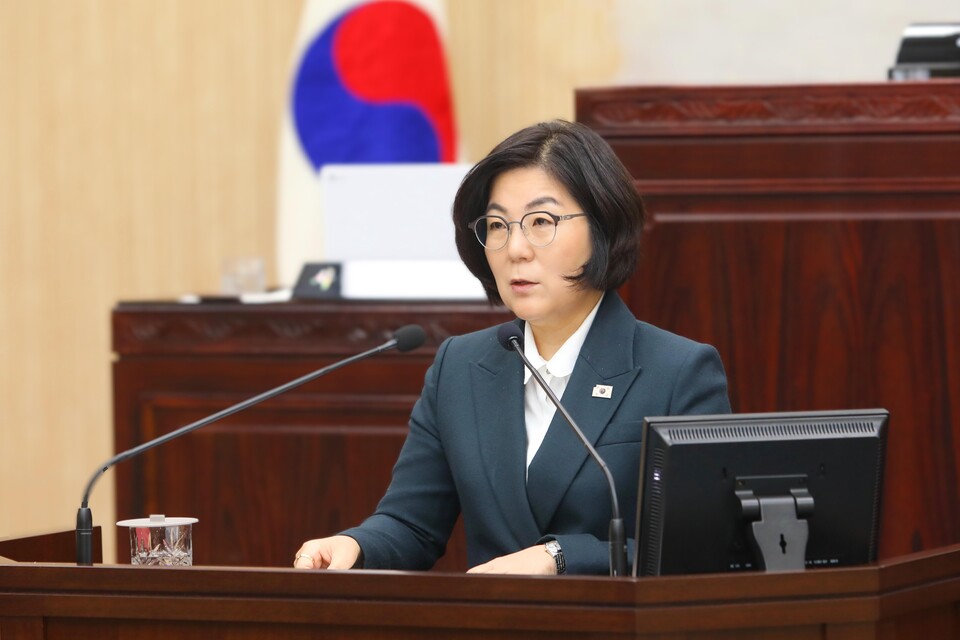 김보라 안성시장은 24일, 제235회 안성시의회 제2차 정례회에서 2026년도 시정 운영 방향으로 ‘지속 가능한 도시성장’을 역설하고 내년도 예산안을 설명했다./ 안성시 제공
