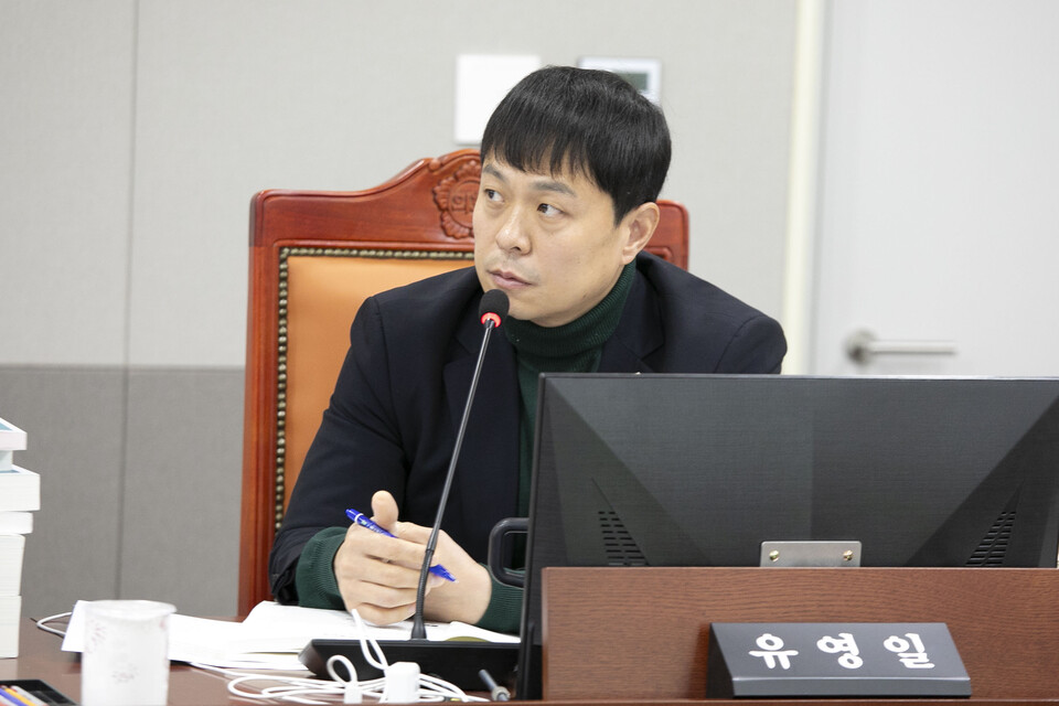 경기도의회 도시환경위원회 유영일 부위원장(국민의힘, 안양5)은 21일 열린 2026년도 도시주택실 예산 심의에서 경기도가 서민과 취약계층 안전 관련 주요 사업 예산을 대폭 축소한 것에 대해 문제를 제기했다./ 경기도의회 제공